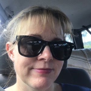 Meet your Posher, Liz